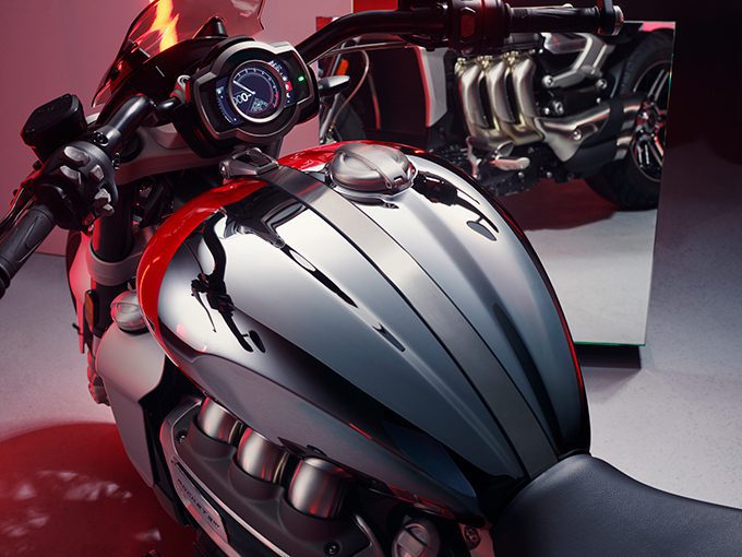 موتور 2023 Triumph Rocket 3R GT: طراحی منحصر به فرد، قدرت بالا و ویژگیهای برتر 5 triumph rocket 3 gt chrome